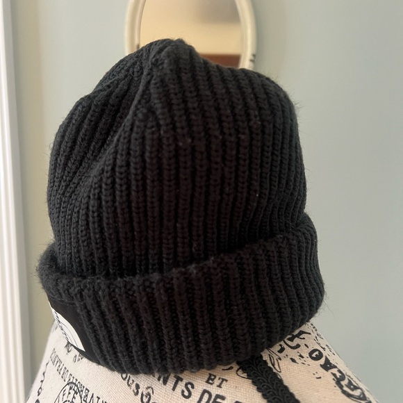 The North Face Logo Box Cuffed Beanie in black acrylic knit | OS | Like New - Picture 6 of 8